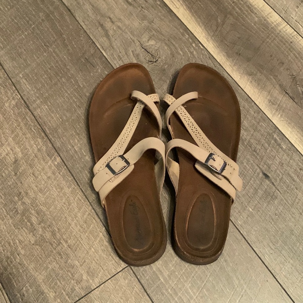 American Eagle Sandals
